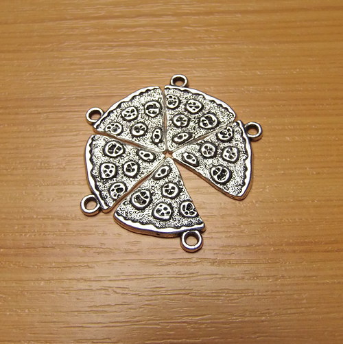 Pizza - starostříbro - 20 x 19mm — foto 1