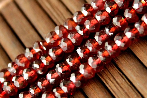 Broušené rondelky Granátu 4mm - 5ks. — foto 1
