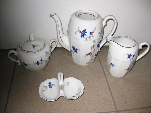 Starý porcelánový servis
