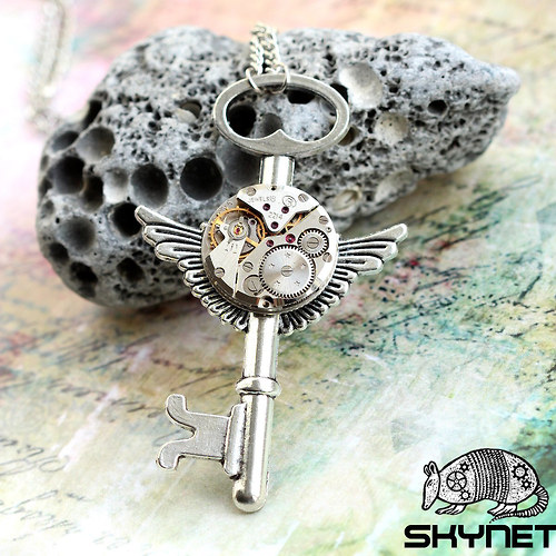 Okřídlený steampunkový klíček — foto 1