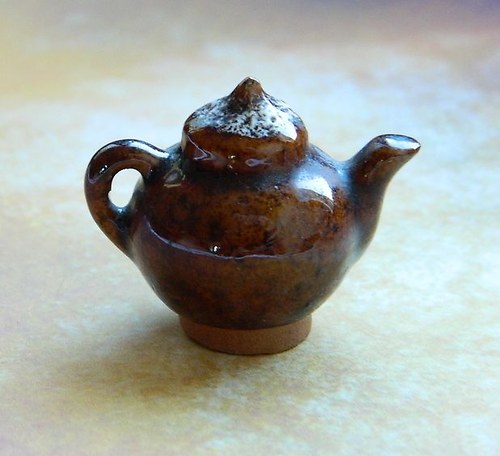 Miniatura - keramická konvička 3cm