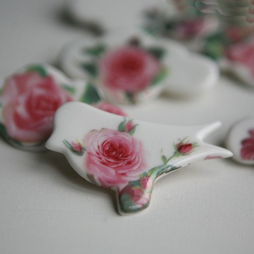 Ptáče (porcelánová brož) — foto 1