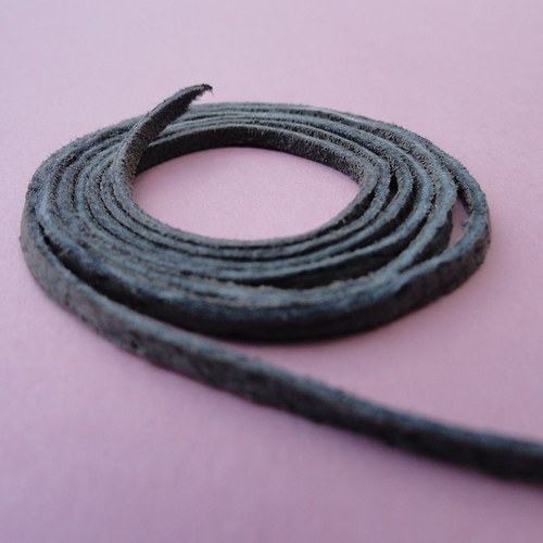 Kožený řemínek šedý 2 mm