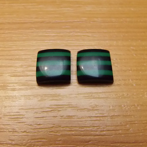 Resinové kabošony - čtverečky - 10 mm - 2 kusy