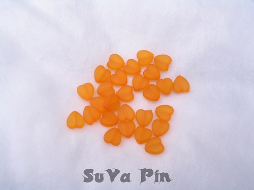 Korálky srdce oranžové 8x9mm; 80 ks