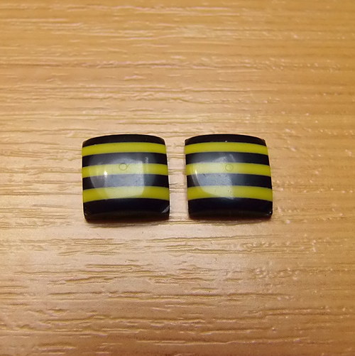 Resinové kabošony - čtverečky - 10 mm - 2 kusy