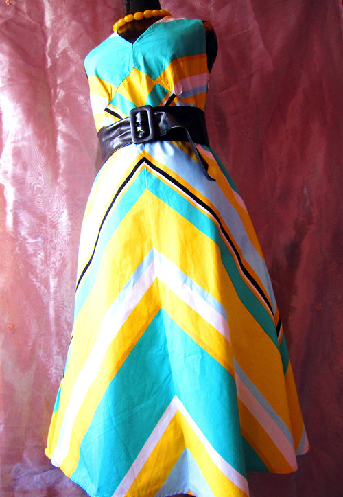 Retro šaty colours stripes — foto 1