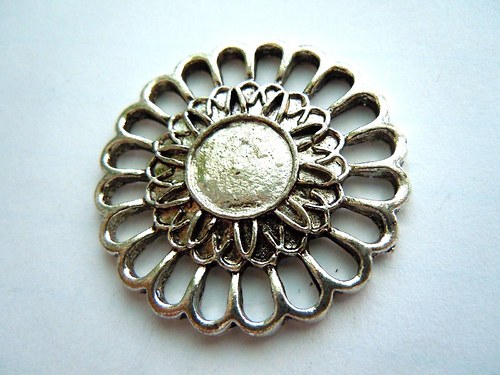 Amulet s květinou — foto 1