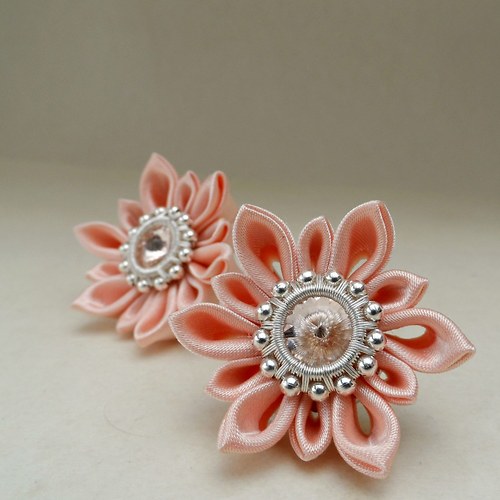 Kanzashi náušnice Salmon — foto 1