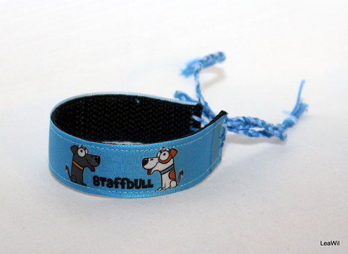 Náramek 2cm staffbullík