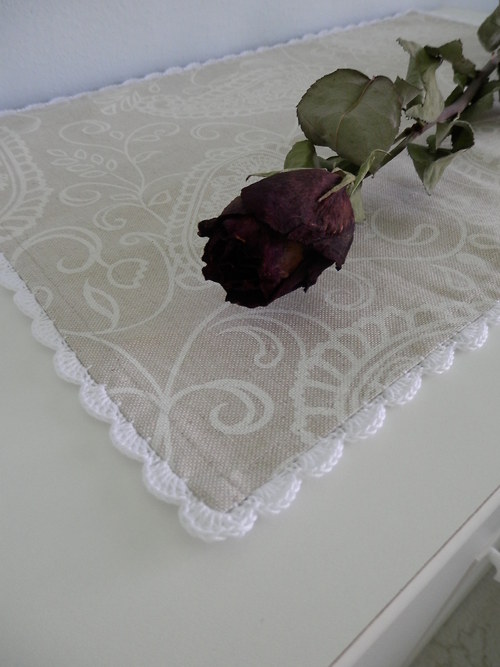 Ubrosek- bílý paisley na režné — foto 1