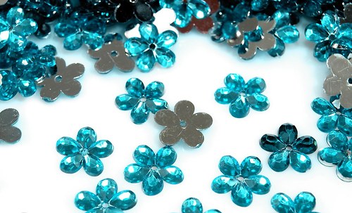 Květina plast Ø11mm našívací, 10ks