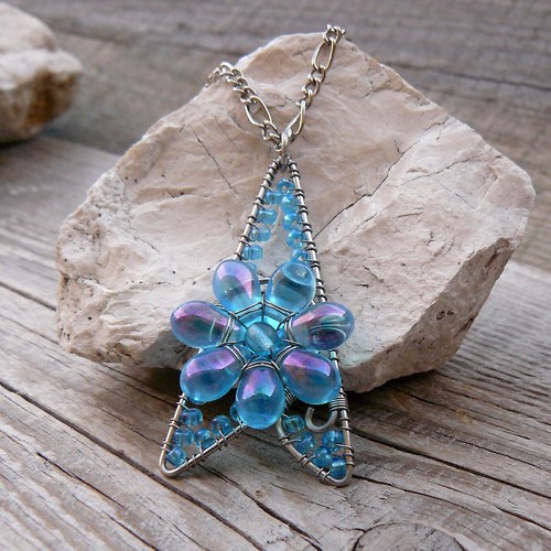 Blankytná květinka
