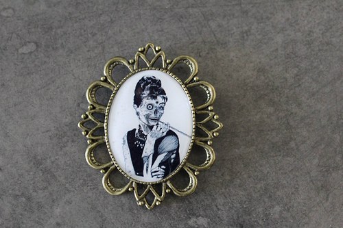 Brož Audrey Hepburn — foto 1