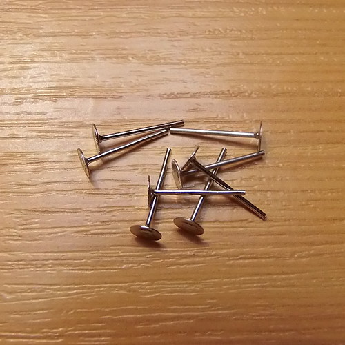 Puzety s ploškou 4 mm - platina - 10 kusů