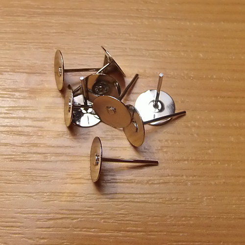 Puzety s ploškou 8 mm - platina - 10 kusů