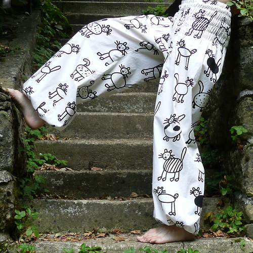 Turecké kalhoty Černá kočka, bílý kocour — foto 1