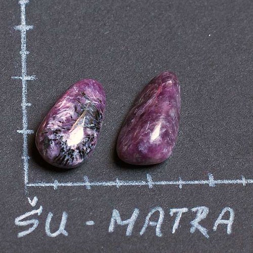 Čaroit — foto 1