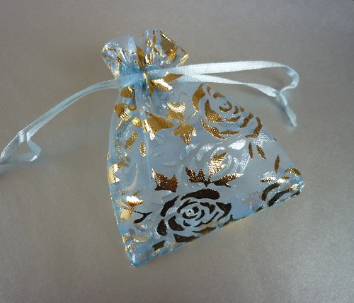O3/organza sáček s růžemi / 9x6,5 cm bleděmodrý