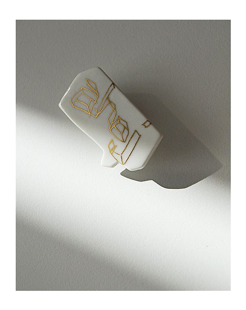 Porcelánová brož >"3D ahoj"gold — foto 1