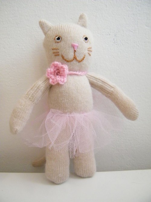 Kočička baletka 19 cm — foto 1