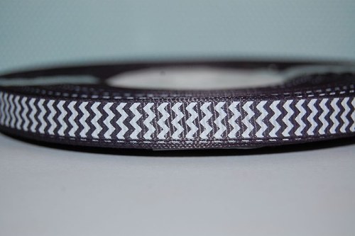 Stuha rypsová š.10 mm: Chevron-tm. šedá
