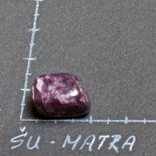 Čaroit — foto 1