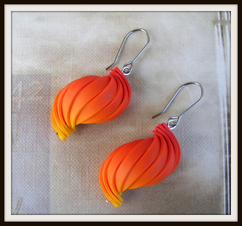 Fimo naušnice- mušličky oranžové — foto 1
