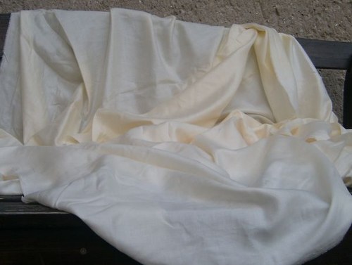 Světle béžová umělá látka — foto 1