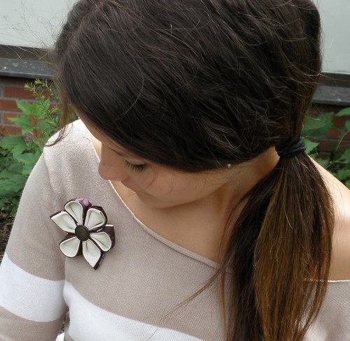 Decentní kanzashi brož — foto 1