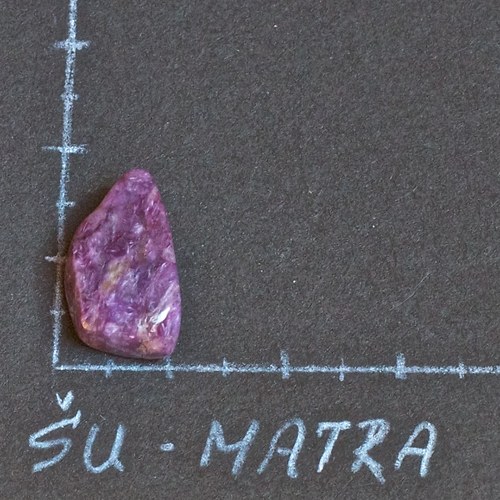 Čaroit — foto 1