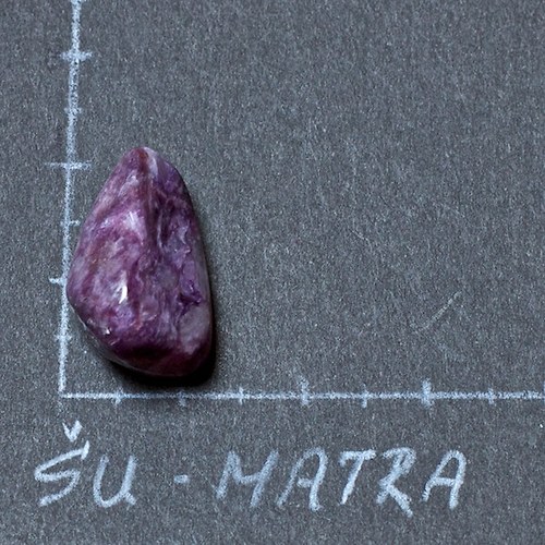 Čaroit — foto 1