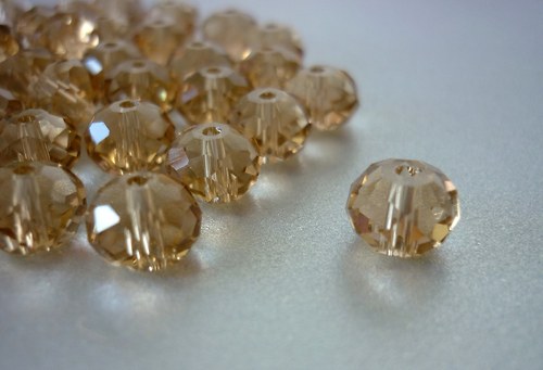 X7 / rondelky LIGHT TOPAZ 8x6mm / 10 kusů