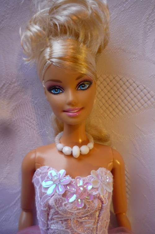 Bílý šperk pro barbie — foto 1