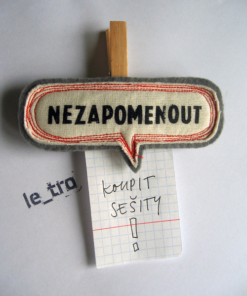 NEZAPOMENOUT kolíček, jeden tmavěmodrý — foto 1