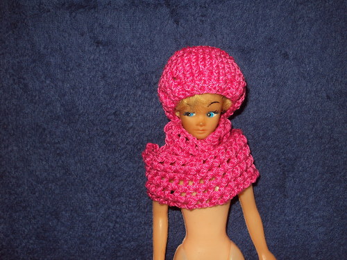 Nákrčník s čepičkou pro Barbie — foto 1