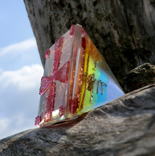 Orgonit 1 - ČAKRY - pyramida 4x4 cm — foto 1