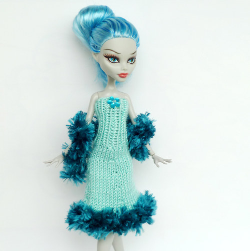 Mentolové šaty s boa pro Monster High — foto 1