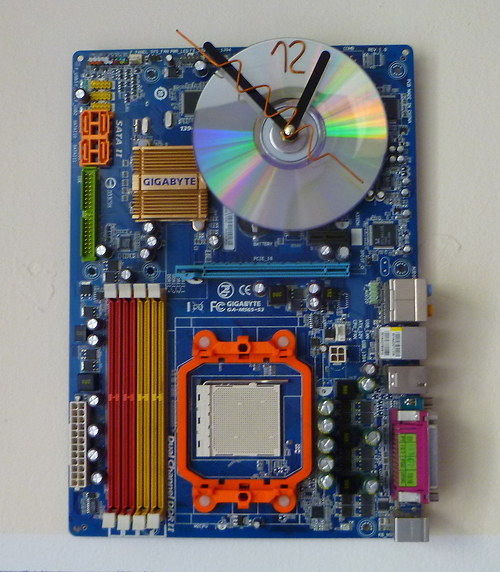 Hodiny z PC 24 — foto 1