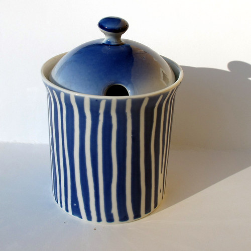 Porcelánová dóza s pokličkou — foto 1