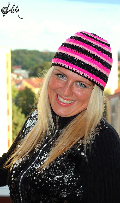 Nepřehlédnutelná háčkovaná čepice — foto 1