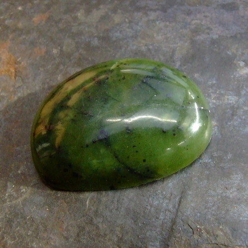 Jadeitový serpentyn, kabošon č.1128 — foto 1