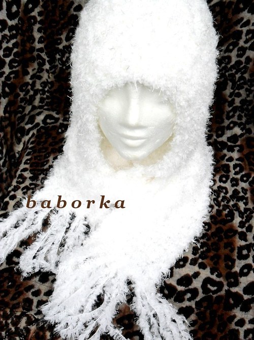 Sněhobílý kapucín od baborky — foto 1