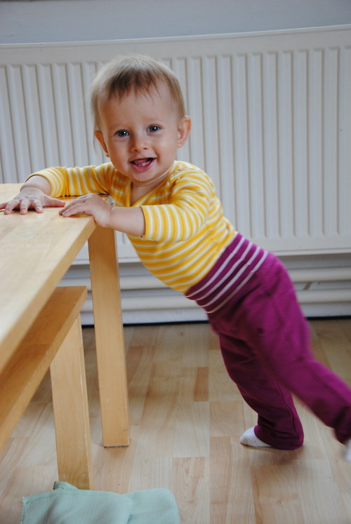 Dětské tepláky lila, vel. 3-6M — foto 1