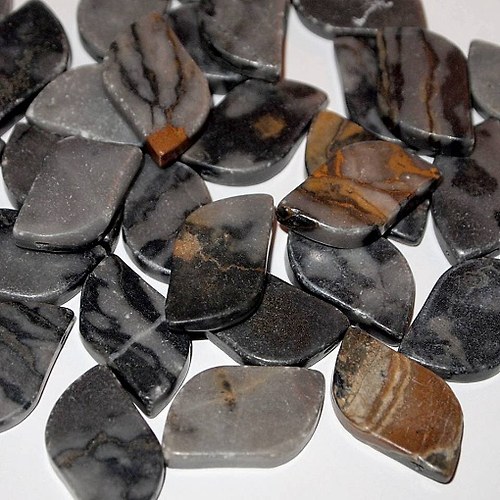 Jaspis, list 27x14x4 mm (cena 5ks)