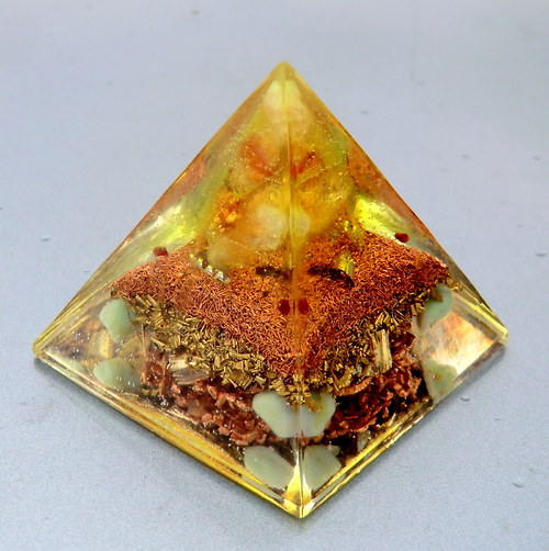 Orgonit A* Pyramida 5x4,5cm *Sluníčkový citrín* — foto 1