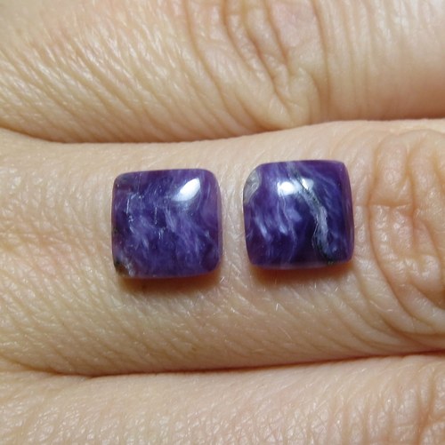 Čaroit - mini kabošony (8x8mm) pár č.8 — foto 1