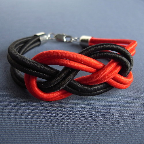 Pulseira com nó vermelha e preta