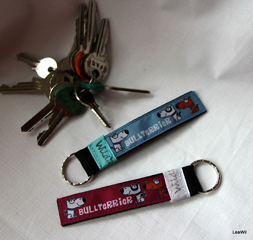 Klíčenka taft 2cm bullteriér minibull-pásek s očke