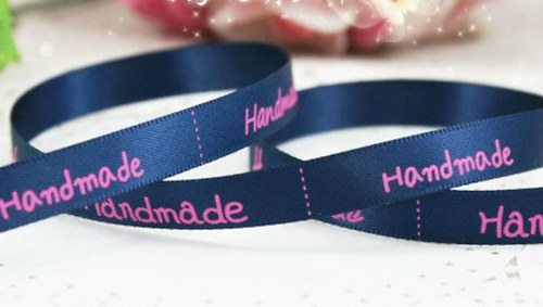 Saténová stuha HANDMADE: Tm. modrá — foto 1